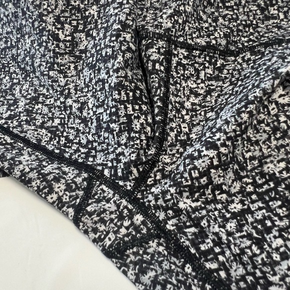 LULEMON LEGGINGS SIZE 8 .came with the bag!!! - Picture 7 of 10
